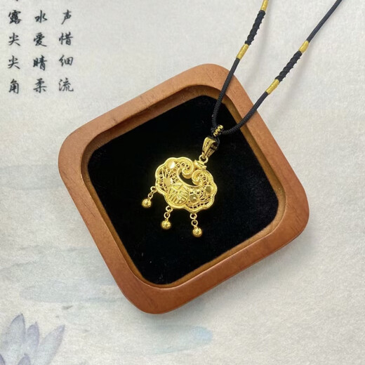 Pu Lianzhi gold package silver blessing lock bag longevity lock pendant gold safety lock small gold lock bag fortune and auspicious lock total weight of the lock bag with blessing character 13 grams