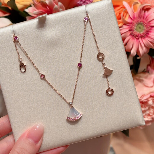 The same style as Fat Donglai selects the new Qixi Festival limited edition 18k rose gold pink sapphire white mother-of-pearl diamond fan-shaped new turquoise skirt necklace in rose K gold-pin