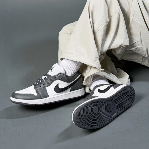 耐克NIKE篮球鞋男乔丹AJ1 JORDAN 1 低帮运动鞋 553558-152白黑42.5