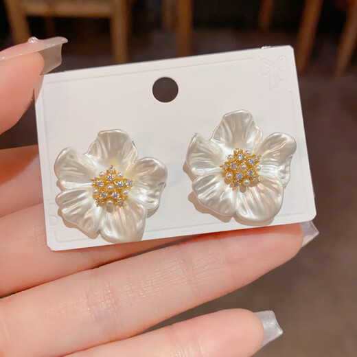 KASIYU2025 new white camellia flower artificial pearl earrings for women, gentle, white, elegant and elegant earrings, summer style earrings