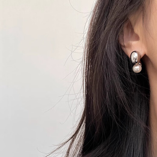
Chaojin Zhou Saturday Fu Simple Pea Pearl Earrings 2025 New Style Niche Earrings for Women Geometric Niche Earrings Jindoudou Two-Wear Pearl Earrings 3291