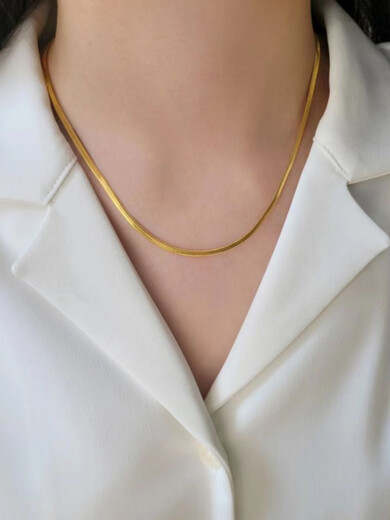 Kawamori AU750 genuine gold with certificate and guaranteed value 18K gold necklace flat snake bone necklace men and women clavicle chain high-end niche AU750 gold 18K gold flat snake bone necklace (46cm