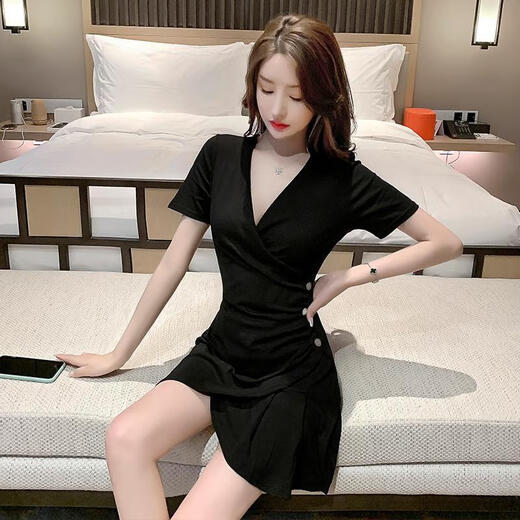 忆静萱（YIJINGXUAN）2025夜店时尚气质轻熟风御姐V领连衣裙女300斤收腰显瘦不规则裙子 黑色 XL 建议120-150斤