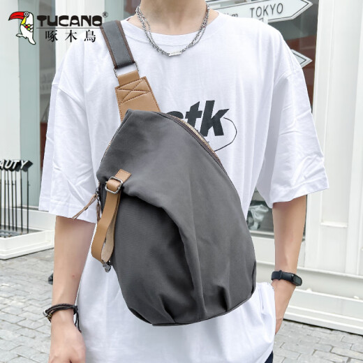 Woodpecker trendy retro small shoulder bag for boys casual sports chest bag Japanese simple single shoulder crossbody bag men canvas small backpack black
