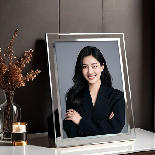 Zhenyun prints and develops photos and adds crystal photo frames to set the table. 5 7 6 8 10 inches. Seven inches are made into creative glass custom photos. 6 inches 10.2*15.2cm. Set the table. Six inches crystal photo frame. No need to develop the photos.