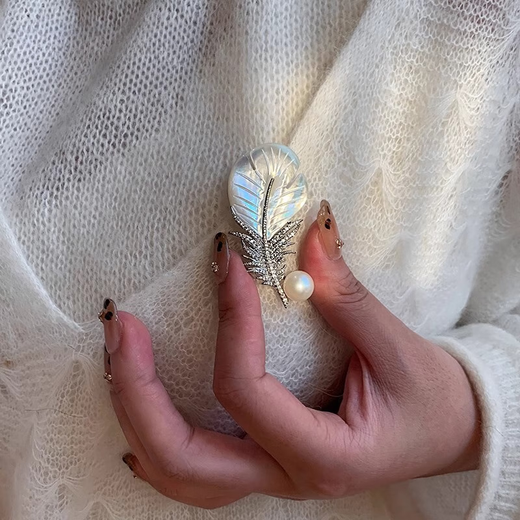 Lie Rui natural freshwater mother-of-pearl feather brooch for men and women high-end luxury suit corsage brooch silver