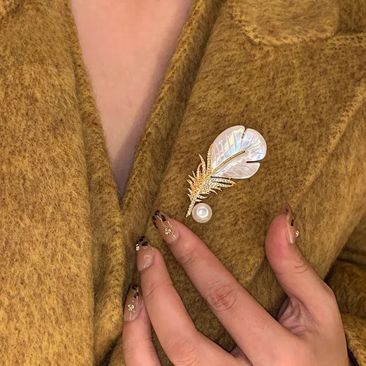 Lie Rui natural freshwater mother-of-pearl feather brooch for men and women high-end luxury suit corsage brooch silver