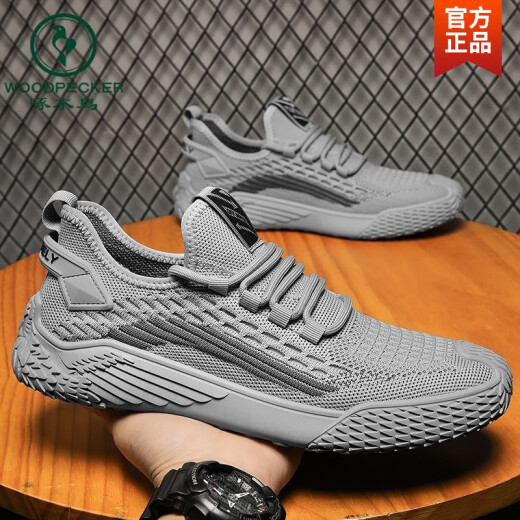 Zapatos para hombres de carpintería para el verano, malla transpirable, delgada de desgaste, deportes revestidos de malla versátiles de malla voladora zapatos de moda para hombres 9893 beige 39