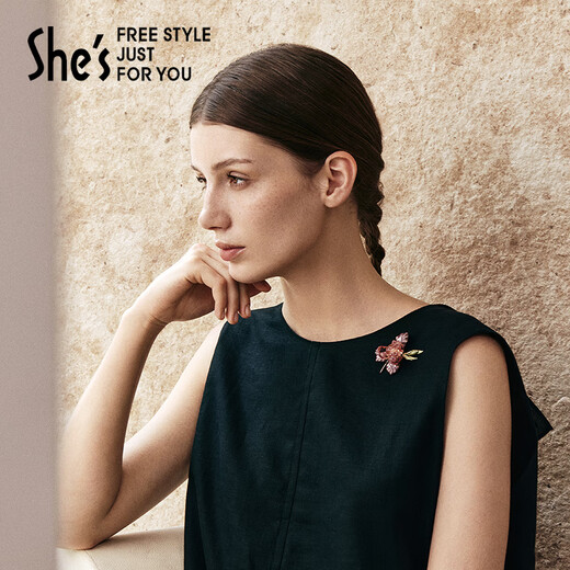 She s Akiko Monet impression bright resin flower brooch high-end temperament brooch brooch silk scarf buckle birthday gift for women bare crystal powder A0