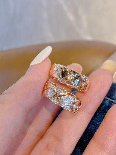 PENINSULA BEAR small fragrant rhombus ring 5 grams wide version AU750 18k gold 20 points diamond stacked cococruch 20 points with diamonds diamond color FG clarity VS No. 13 rice gold