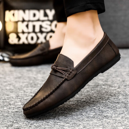 Rote Libelle-Fleischschuhe koreanische Geschäftsarbeit lässige Lederschuhe atmungsaktiv und vielseitig Anti-Rutsch-Ein-Pin-Männerschuhe 2025 Spring D826 Brown + Höhenverstärkung Pad 40 klein