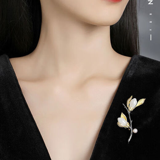 Jade Flower Brooch Women's Exquisite Corsage Pin New Trendy Suit Woolen Coat Two-Color Sweater Gift Magnolia Flower