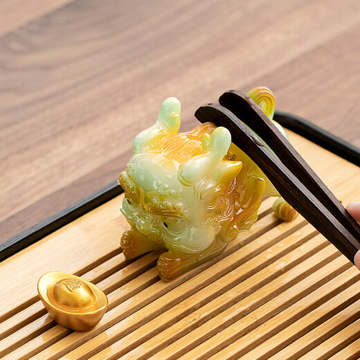 Tangfeng Pixiu color-changing tea pet ornaments can be used to raise tea and play tea tables office countertop kung fu tea set accessories color-changing Pixiu holding ingots