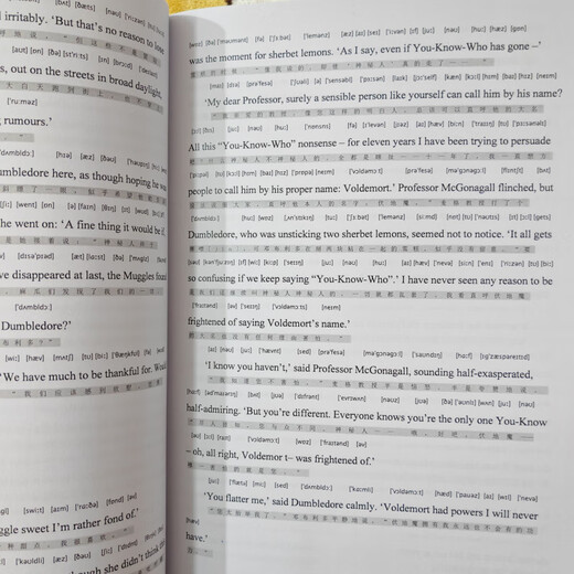 Harry Potter and the Philosopher's Stone, bilingual in Chinese and English, with phonetic symbols, 4 books in total, Chinese and English, extracurricular English readings for primary school students aged 6-14 years old, fourth, fifth and sixth grade, middle and high schools. Point reading is not supported. Discount package, Harry Potter and the Philosopher's Stone, bilingual with phonetic symbols, 1234