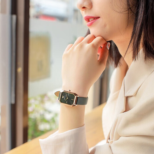 ARMANI (ARMANI) [National Joint Insurance] Temperament und modische kleine grüne Uhrenquadrat -Quartz weiblicher Ausdruck Valentinstag Geburtstagsgeschenk für Freundin [Qualitätsinspektion] Peacock Green Watch AR11149