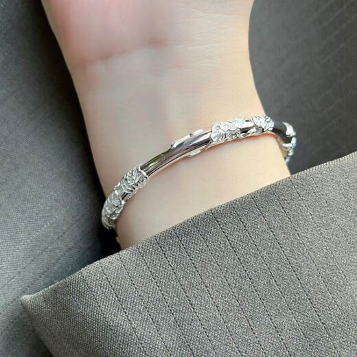 Chinese Valentine's Day gift Chinese Valentine's Day solid silver bracelet for women 9999 sterling silver bracelet solid Mobius flower for female students flower butterfly push-pull silver bracelet
