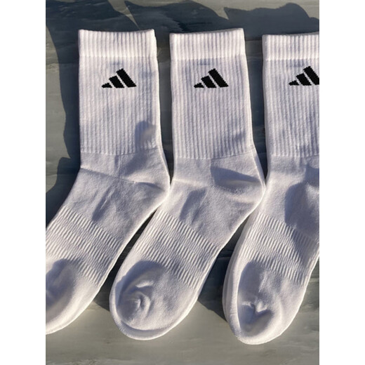 Chaussettes adidas pour hommes et femmes pour les chaussettes de tube moyen respirantes et polyvalentes de nouveau style