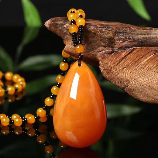Fat Donglai purchased the same beeswax pendant for women, old water drop Ping An Wu Shi brand amber carved necklace pendant, folk retro/treasure gourd (old honey model)