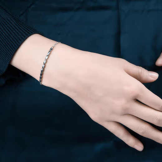 Dirholl PT950 platinum red bean bracelet for women, platinum fashionable high-end jewelry, birthday gift for girlfriend and wife PT950 platinum red bean fashionable platinum bracelet for women