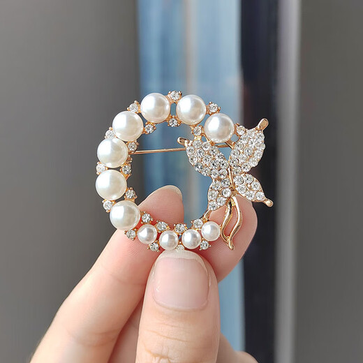 Korean style trendy butterfly brooch for women, high-end literary style, fashionable corsage, brooch, clothing accessories, gold
