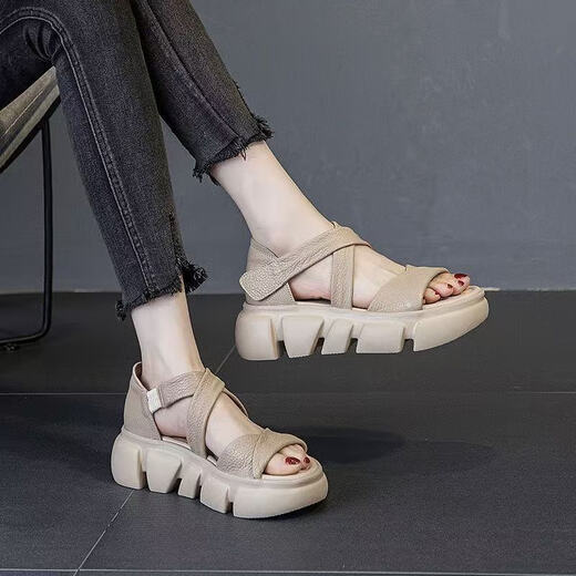 
Baichao Internet celebrity 2025 summer new fashionable and versatile thick-soled women's sandals wearing casual sports beach cool black 9928 35