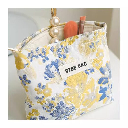 Bolang 2025 new small size travel high-end cosmetic bag female aunt towel storage bag lipstick liner bag portable toiletry bag pink small bag