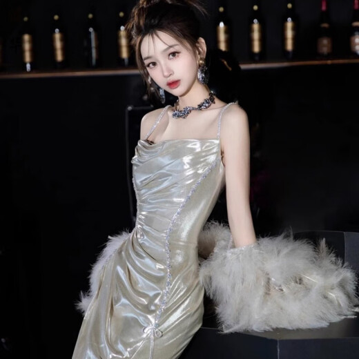 茵侈吊带鱼尾晚礼服新款小众轻奢亮闪闪主持人订婚宴会新娘敬酒服 银色吊带裙 M