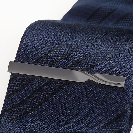 Beautifully made twisted tie clip for men's business high-end light luxury formal wear pin suit classic simple professional tie fastener gun black (0.6*6cm)