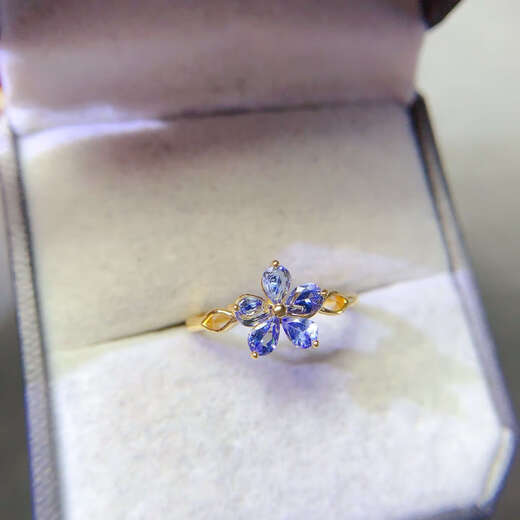 Lierui natural tanzanite ring with small flower design s925 sterling silver, versatile and exquisite, showing temperament and high-end sense 3*4mm gold color natural tanzanite ring live mouth