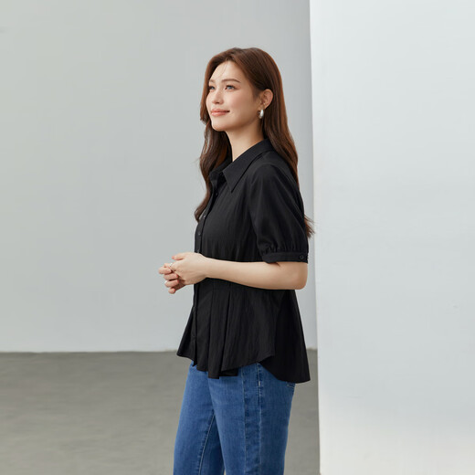 Show de fibra [Nubes de guarnición de luz] Camisa de solapa de diseño plisado de estilo Ouruo con grasa de gran tamaño Fat MM Summer Nuevo estilo 1289 Negro 5xl