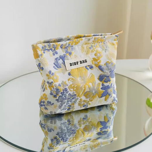 Bolang 2025 new small size travel high-end cosmetic bag female aunt towel storage bag lipstick liner bag portable toiletry bag pink small bag