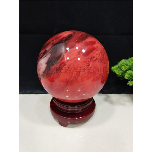 Yulong exquisite crystal stone Madagascar chalcedony agate raw stone ornamental stone mineral crystal strange stone ornaments sent to long