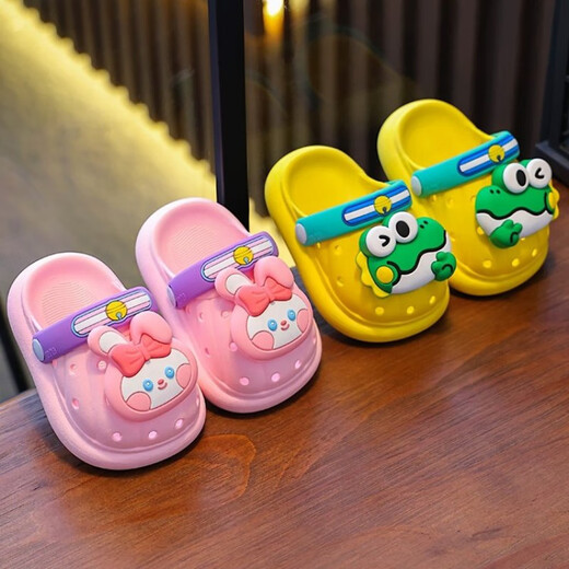 Croton Croton Summer 2025 Nouveau dessin animé garçon et fille Baby Hole Chaussures 1 à 6 ans 3 enfants Sandales Dinosaure jaune 18 -19