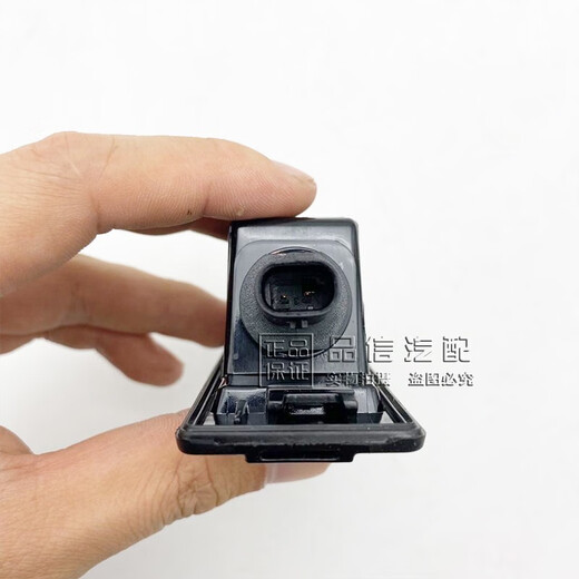 Litian es adecuado para la placa de matrícula trasera Buick GL8ES-28T Luz GL8ES-653T Trasa trasera Conjunto de luz Piezas genuinas GL8ES-653T Luz de la placa uno.