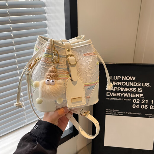 Viney new bag women's bag casual crossbody bucket bag light luxury shoulder bag birthday New Year's Day gift for girls and girlfriends off-white practical and heart-warming brand niche versatile fashionable temperament small bag