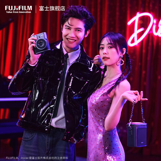 FUJIFILM instant imaging camera instax mini41 is a popular modern style gift box. It contains 10 pieces of 3-inch photo paper. The mini41 modern style gift box contains 10 pieces of photo paper + camera bag. Official standard.