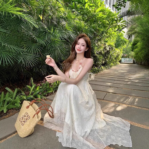 Wei Guangli Vestido de cabestro de cuello sin cuello sin cuello sin cuello para mujeres en verano 2025 Nuevo temperamento dulce Vacaciones marinas Chiffon Falda larga Halter de cuello redondeo Falda de cuello Beige M Size recomendado 80-100 Jin [Jin iguala 0.5 kg]