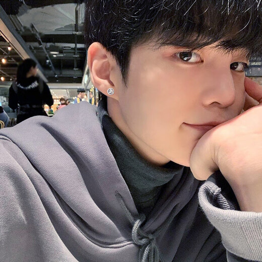 MZMZPT950 platinum earrings for men, simple, fashionable, shiny, bright car flower round earrings, platinum earrings for boyfriend, a pair of earrings