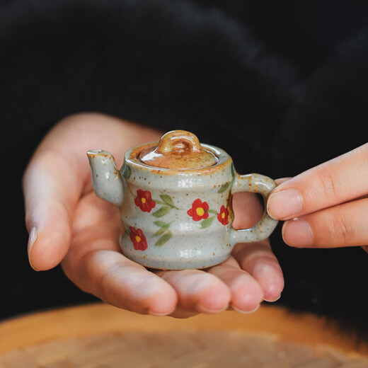 GIOIO Jingdezhen hand-painted ceramic mini pot with handle pot micro landscape small ornaments milk tea hand-pulled pot tea pet fingertip pot mini bamboo pot (random picture)