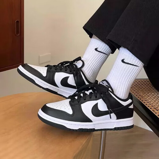 Nike (Nike) Chaussures féminines 2025 Été Nouveau dunk Low Top Chaussures Étudiant Classic Sports Versatiles Chaussures Casual Shoes CW1590-100 Panda noir et blanc (modèle GS) 36