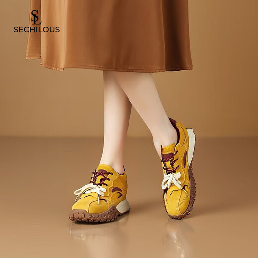 SECHILOUIS YELLOW SHAUX D'ÉNECTEMENT ALLEMANDS FEMMES HAUTEURS INTÉRIEURES SAUVAISES DES FEMMES POUR PRINTEMPS 2025 NOUVEAU SUPER CHOSE FORREST GUMP RETRO SPORTS SOLE SOLE DADDY 9713-2 Brown Velvet Sole épaisse 7cm 34
