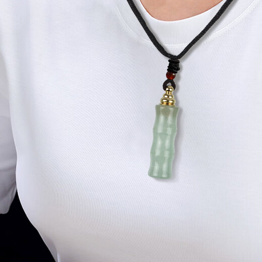 Cijia can hold things in the first-aid medicine necklace. Aventurine bamboo knot hollow pendant opens to contain cinnabar charm pills essential oil. Bamboo budsongmao (white chalcedony)