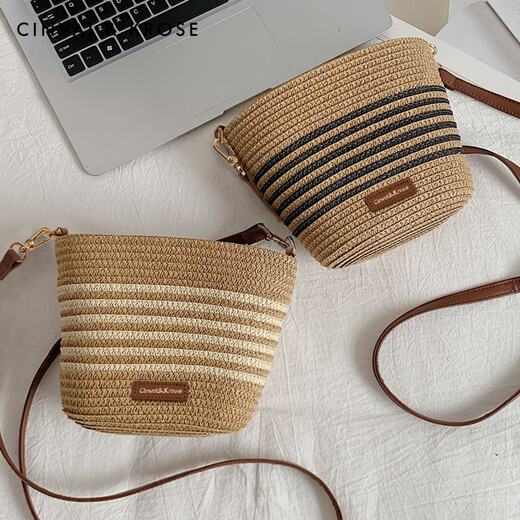 Cinvai/Krose Stroh gewebte Tasche Frauen 2025 Neu gestreifte Eimer -Tasche Sommer Vielseitige Crossbody -Tasche kleine Tasche Frauen Schwarz und Weiß - Schick meine Freundin und Frau zu Herzen