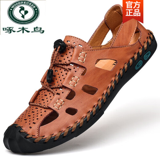 Sandalias de carpintería de carpintería de cuero genuino para hombres zapatos de playa transpirables verano 2025 Nuevos zapatos de agujero hueco de la cabeza al aire libre