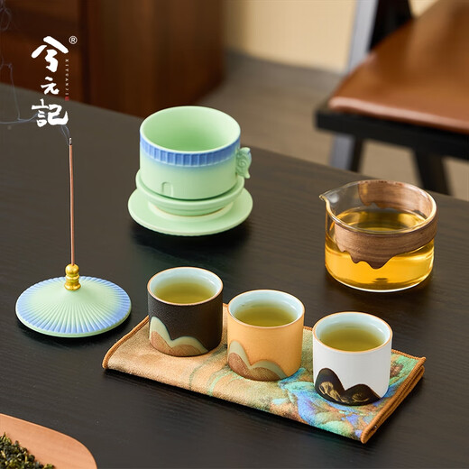 Xi Yuan Ji Forbidden City Cultural and Creative Tea Set is a birthday gift for men and fathers, a gift for colleagues and friends as a housewarming gift for their housewarming, wedding, and wedding. My Tea Set-Green Smooth Gift Box is a practical gift for elders, friends, retirement, opening, and resignation gifts.