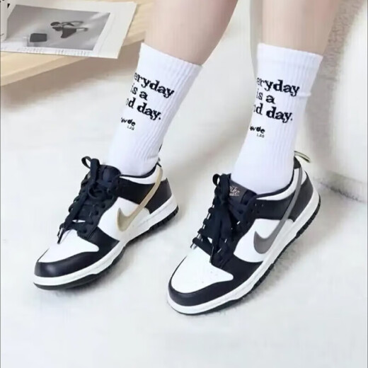 Nike Basketball Shoes Shoes Women's Shoes Airjordanaj1 Board Shoes Spring Low Top Breathable Casual Ligero Sports Sports Trendy DH9764-001 Little Panda 37.5 en blanco y negro