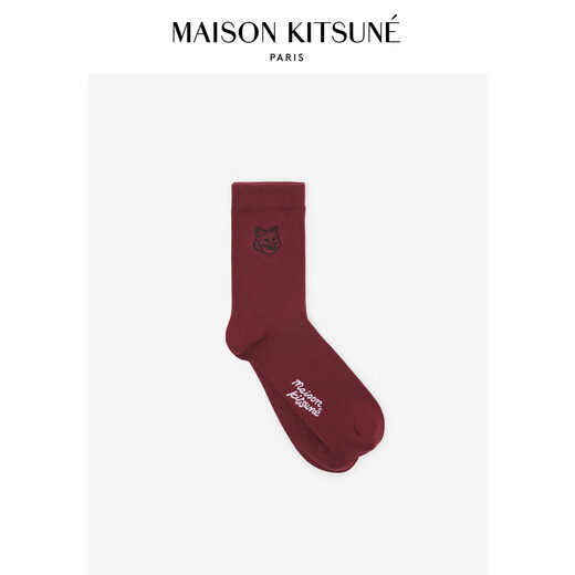 Maison Kitsune -Männer und Frauen haben den gleichen Stil im Herbst und Winter.