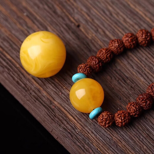 Fat Donglai quality beeswax single bead with guinea pig yellow floating flower old wax single round bead, chicken fat yellow full honey, about 14mm 1