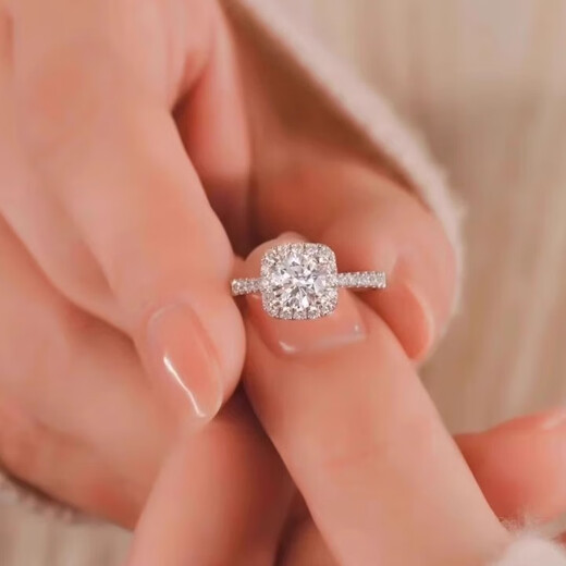Pt950 platinum moissanite diamond ring women's new square bag one carat diamond ring platinum ring wedding proposal light luxury bouquet main stone 1 carat default opening mouth can be adjusted in size