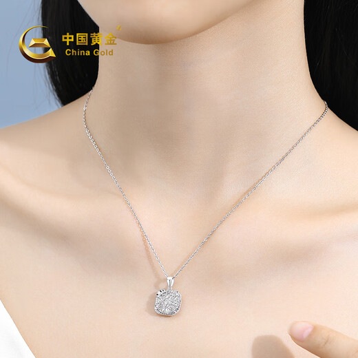 CHINA GOLD Small Sugar Cube Platinum Necklace Women's Platinum Pendant Light Luxury 520 Valentine's Day Gift for Girlfriend and Wife's Birthday Platinum Small Sugar Cube Pendant* with Silver Chain